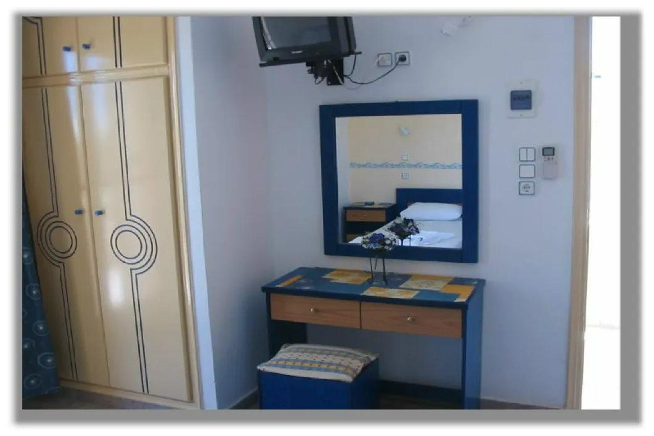 Christos Makrinos Rooms Adamantas  Bagian luar foto