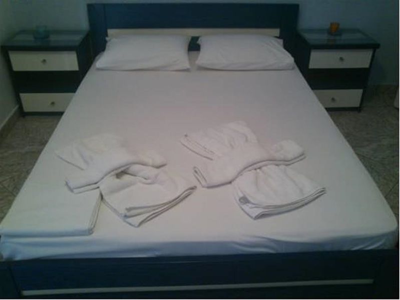 Christos Makrinos Rooms Adamantas  Bagian luar foto